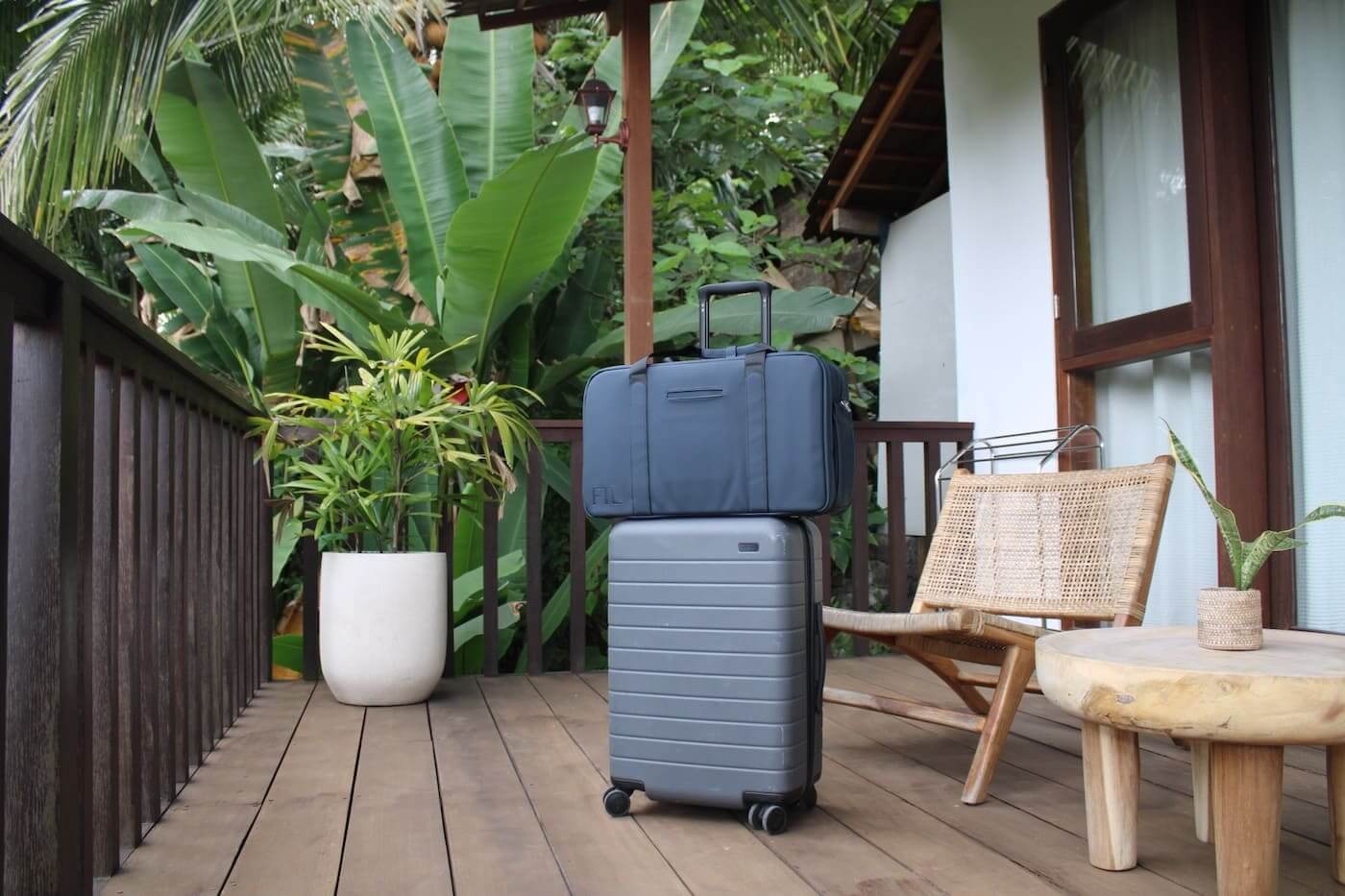 Travel Smart with Minimalist Travel Bag Options