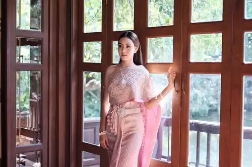 เจ้าสาวผิวขาวอมเหลือง