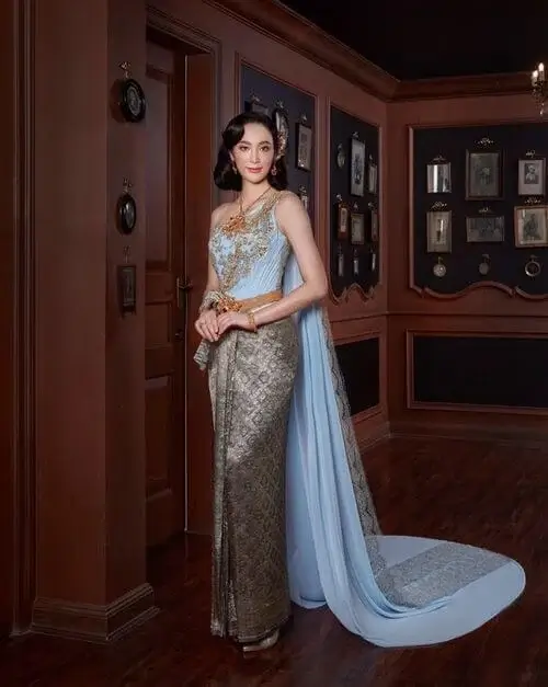 เจ้าสาวผิวขาวอมชมพู