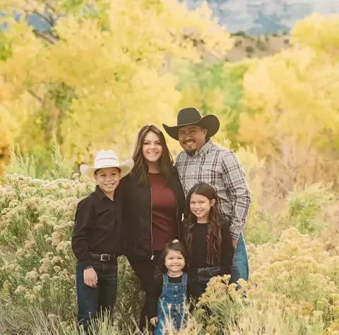 A photo of Lacie Rodriguez with her husband and 3 kids.