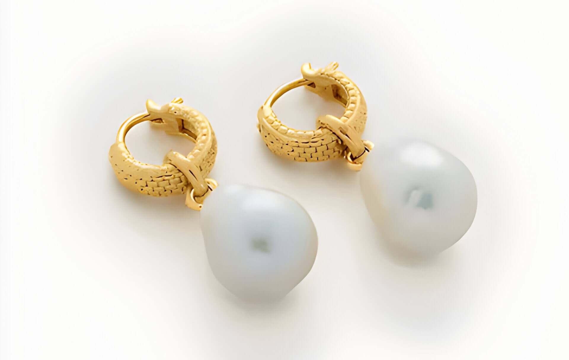 2 pearl earrings