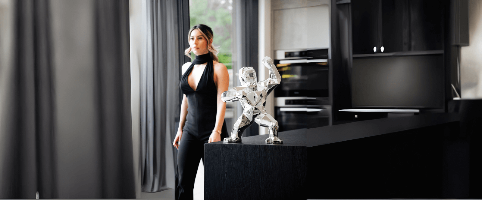 The Ultimate Guide to Choosing the Perfect Gorilla Sculpture for Your Space