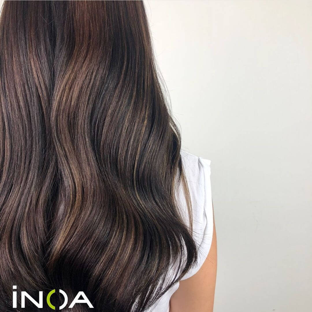Since iNOA is made up of 60 per cent oil, you will never have to worry about having fragile and brittle hair – the product delivers 6 weeks of intense hydration while depositing true-to-tone colour.