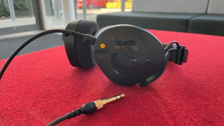 Røde NTH-100 Back