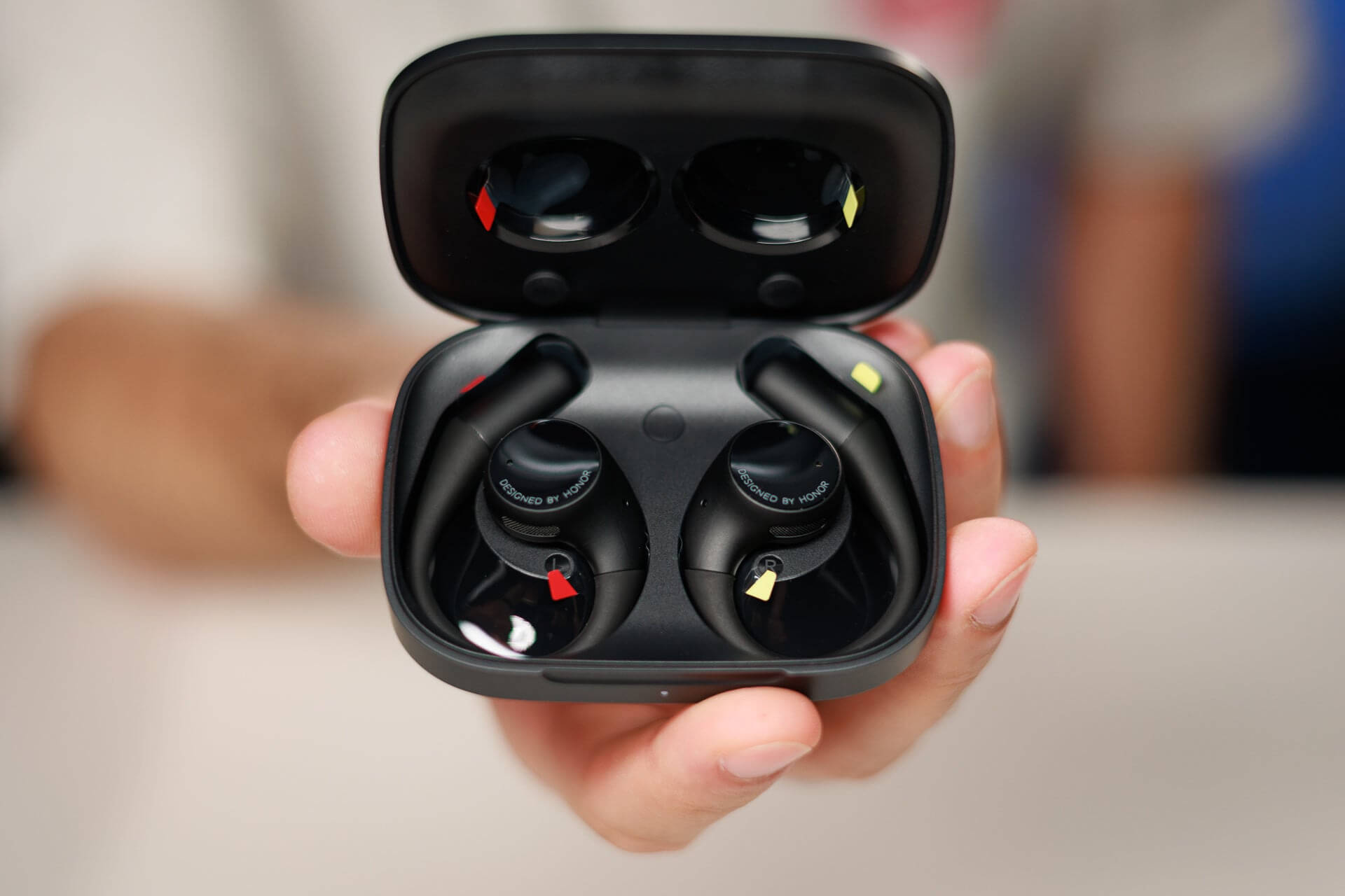 Honor Earbuds Open