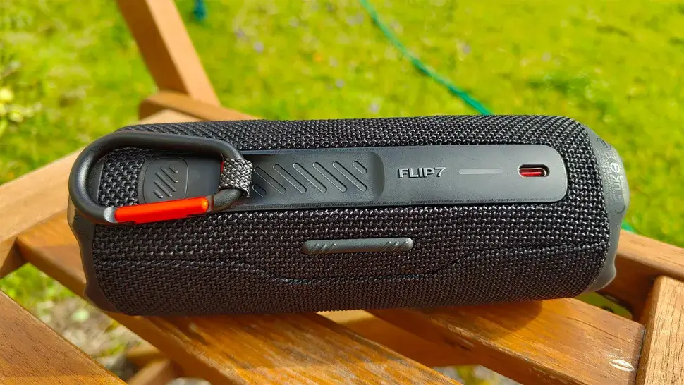 JBL Flip 7 design and features