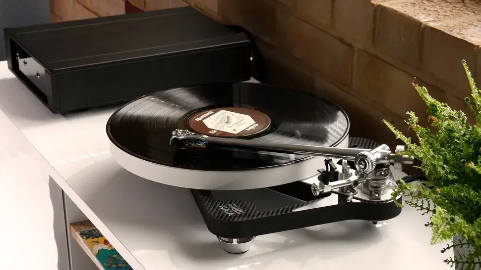 Rega Naia Aphelion 2