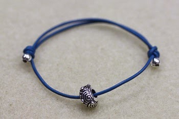 How to Tie a Slide Knot to Make an Adjustable Bracelet