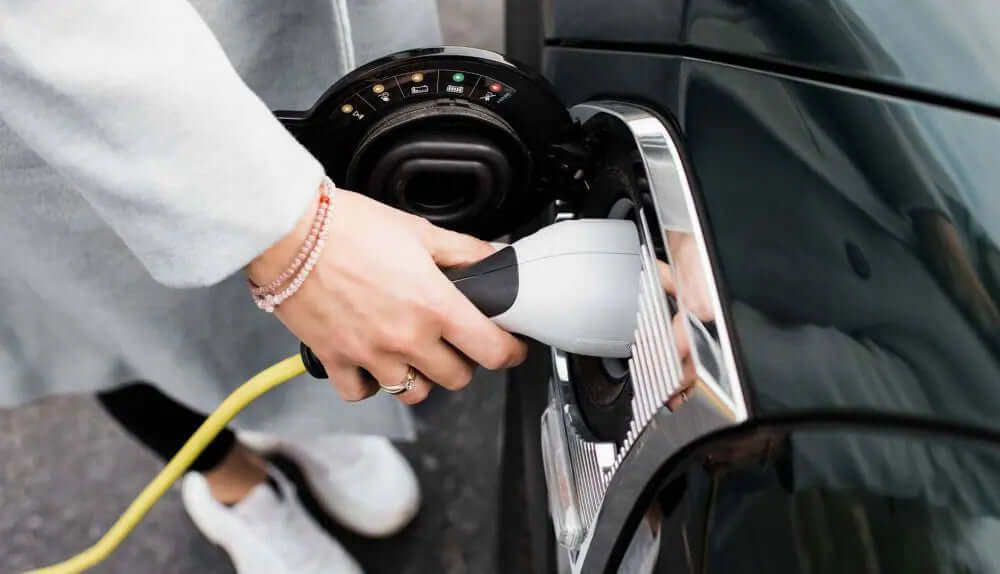 De afschrijvingsveranderingen van elektrische auto's: waarom nu kopen of verkopen?