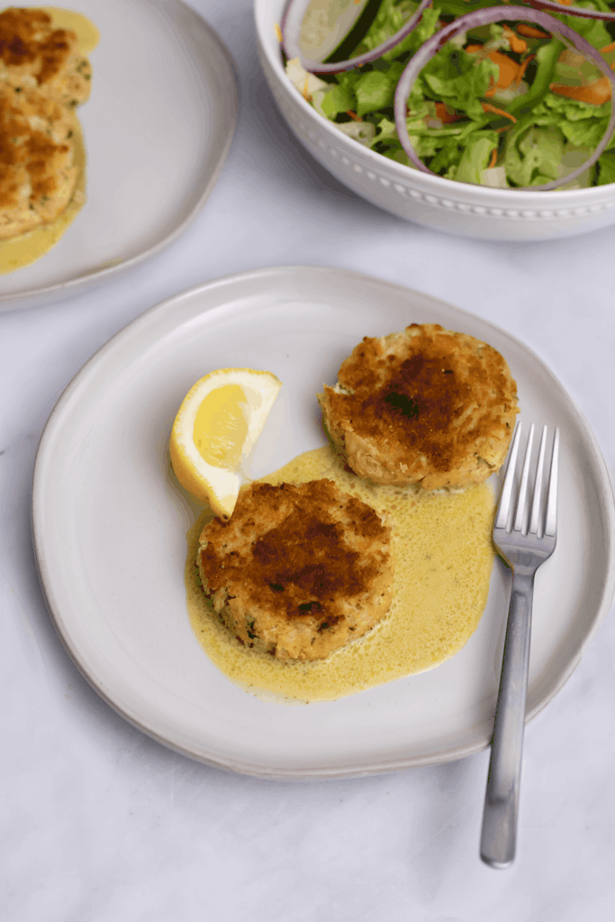 An image of healthy crab cakes plated and ready to eat.