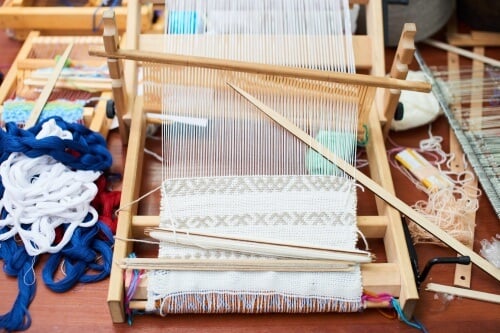 Visit the Woolery blog for a free guide to getting started with a Rigid Heddle loom.