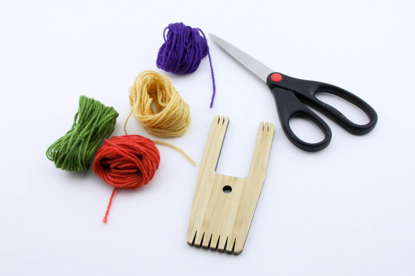 multicolor-pom-pomtutorial-10.jpeg
