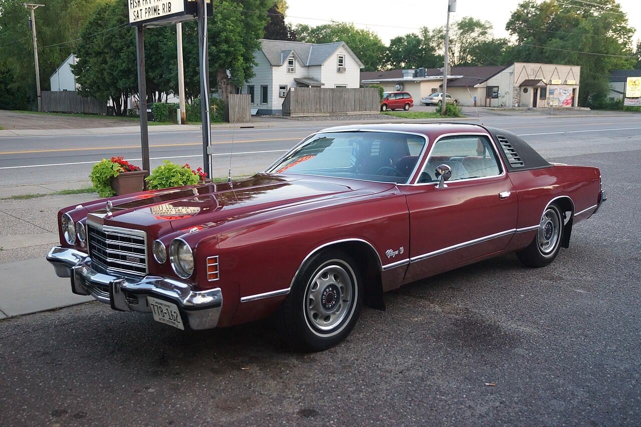 Red Generation 3 Dodge Charger. By Greg Gjerdingen from Willmar, USA - 1975 Dodge Charger SE, Wikimedia Commons