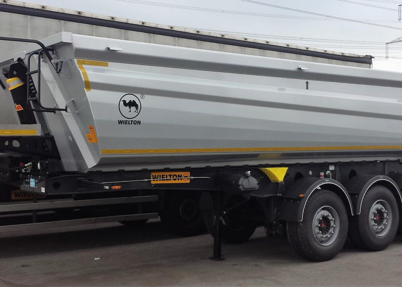 Wielton pup trailer