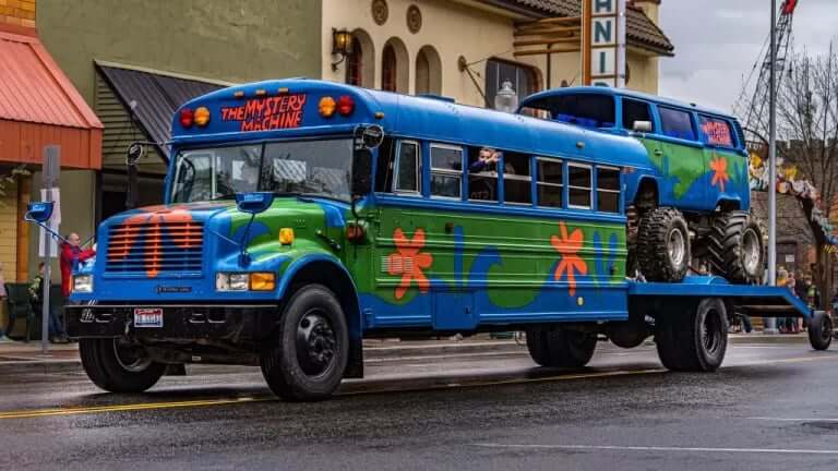This skoolie enthusiast turned a school bus into the famous Mystery Machine.