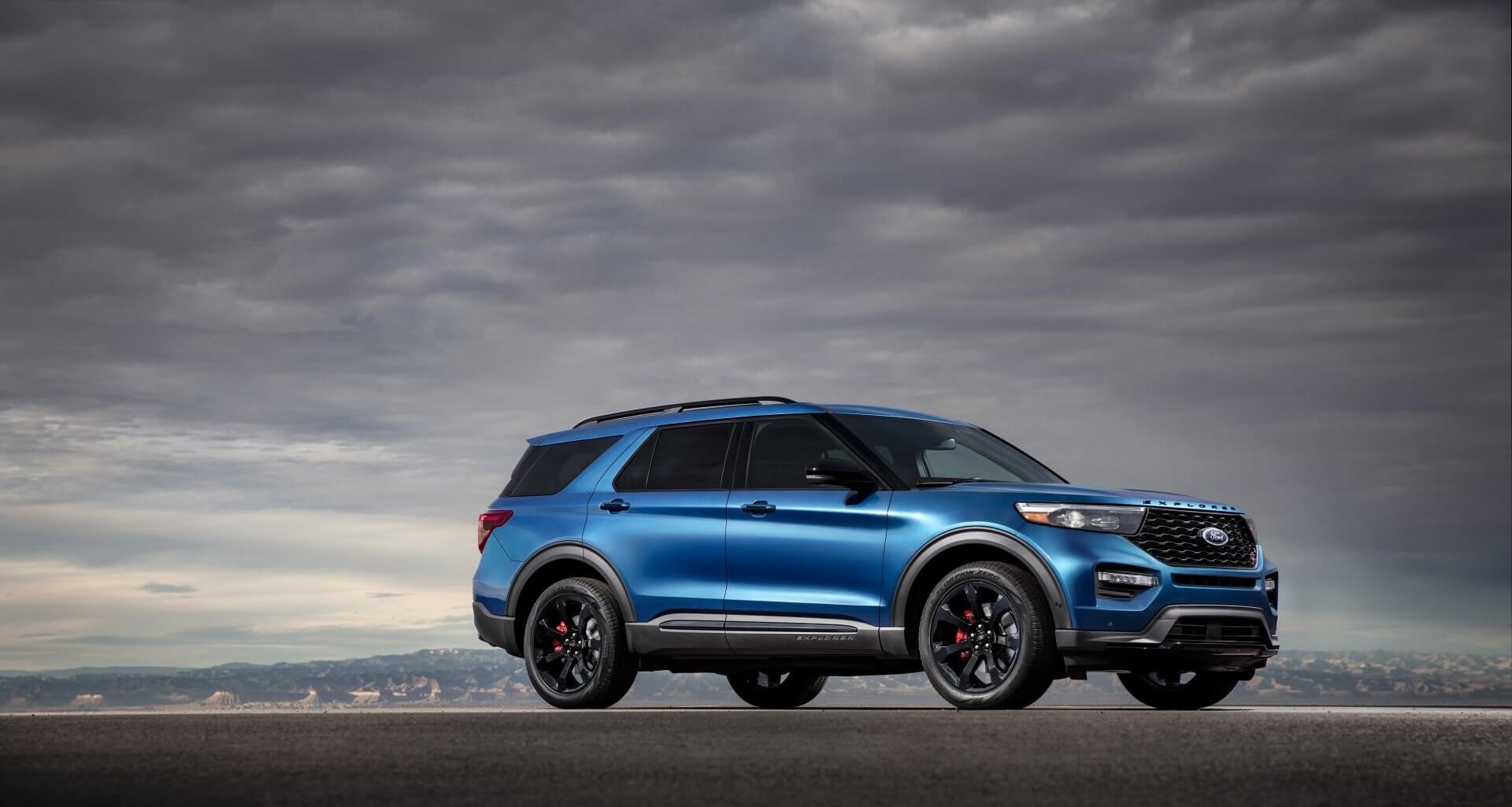 Blue 4x4 for sale to customers looking for a new car, without a human in the photo.