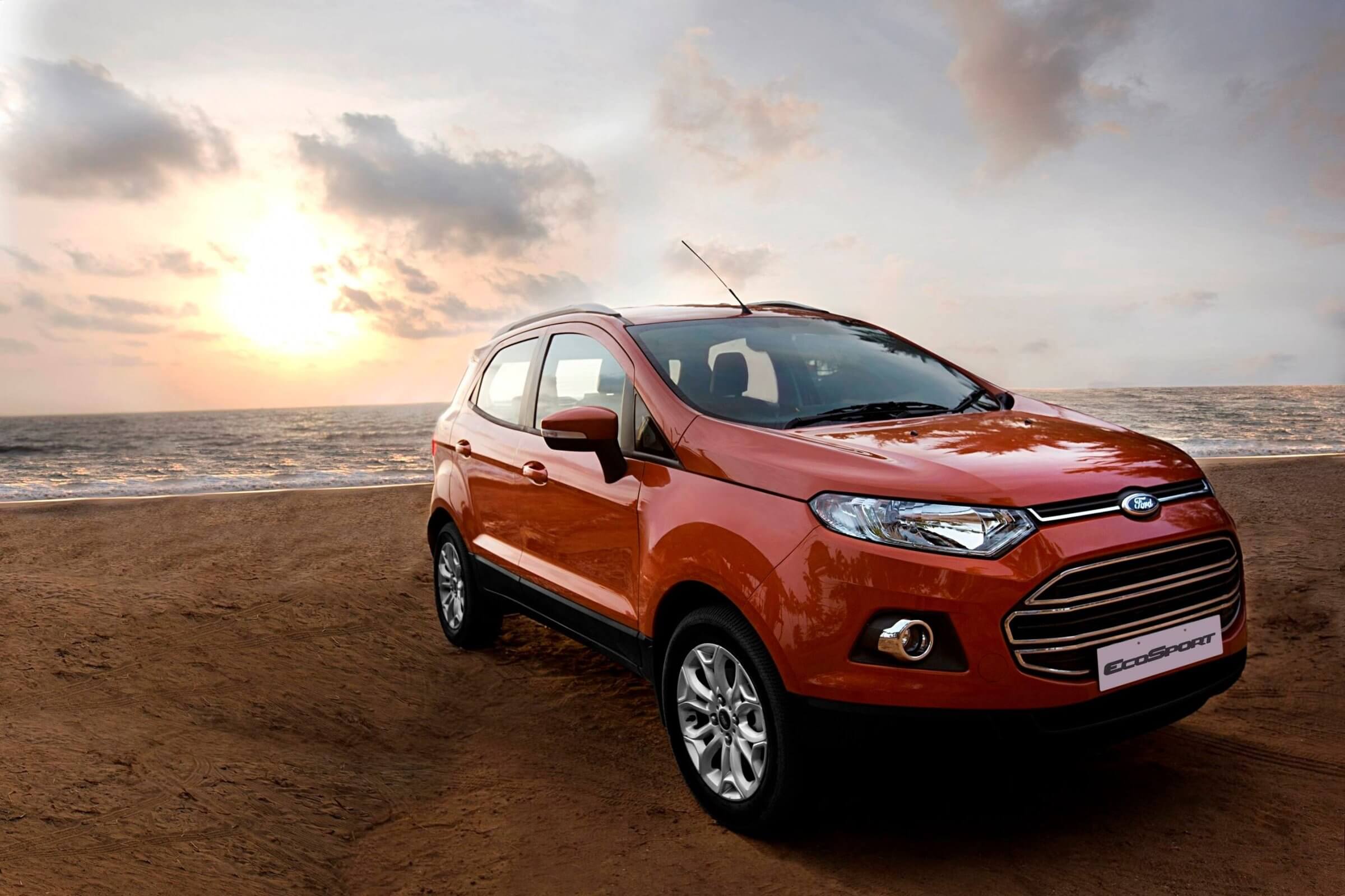 Ford EcoSport with standard body style, demonstrating Ford towing capacity even for a compact SUV, complete with blind spot information system.