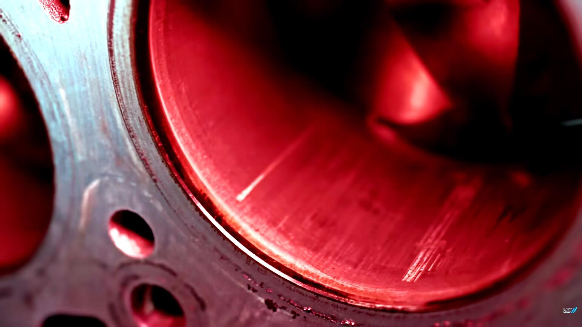 Mikrokratzer bei einem modernen Motor, was alte Motoren verzeihen würden