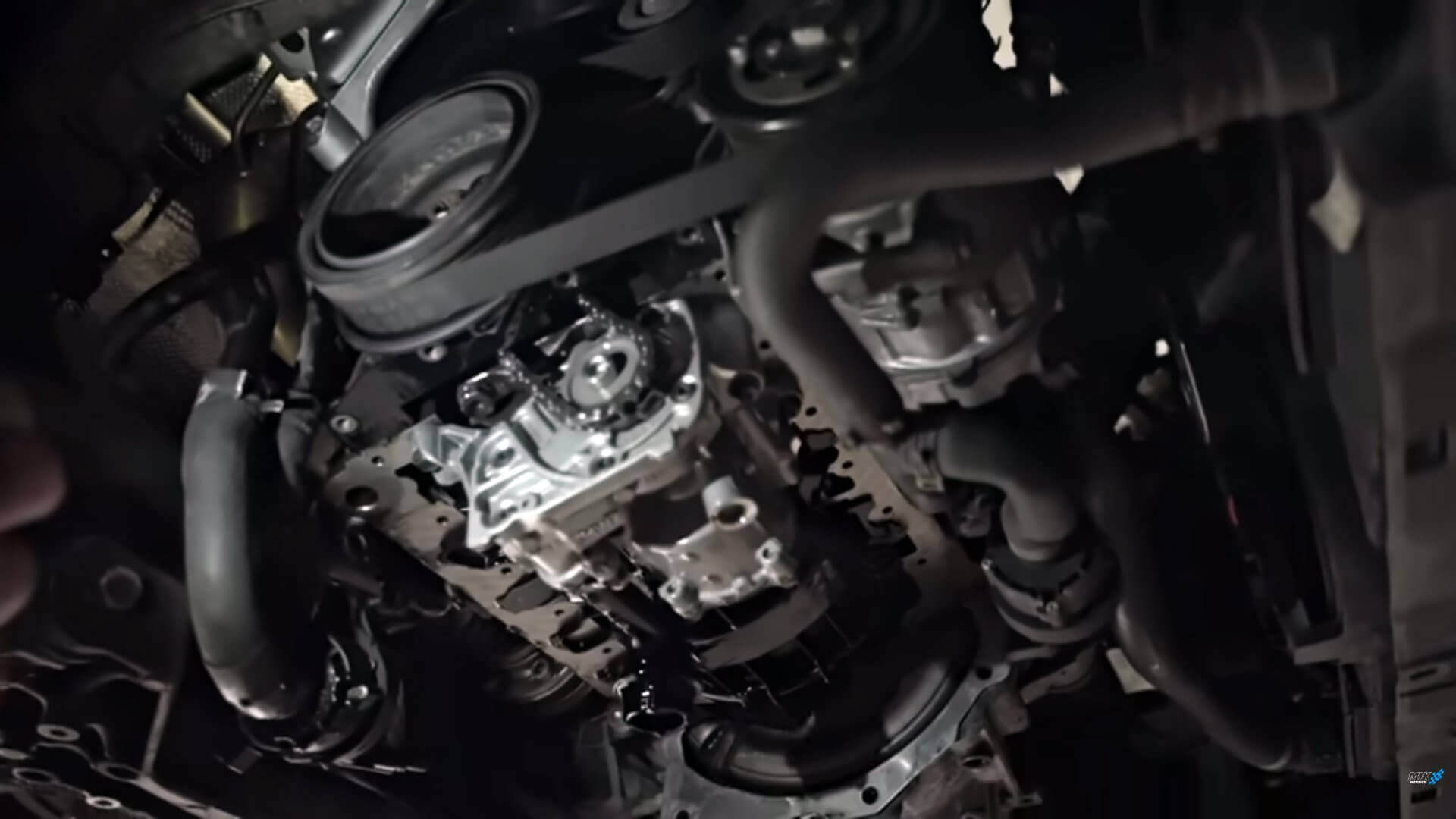 Abbildung eines Kettensystems, das den Zahnriemen in Öl ersetzt