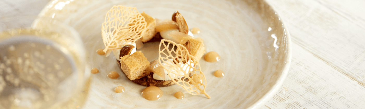 Pear, vanilla and almond wreath