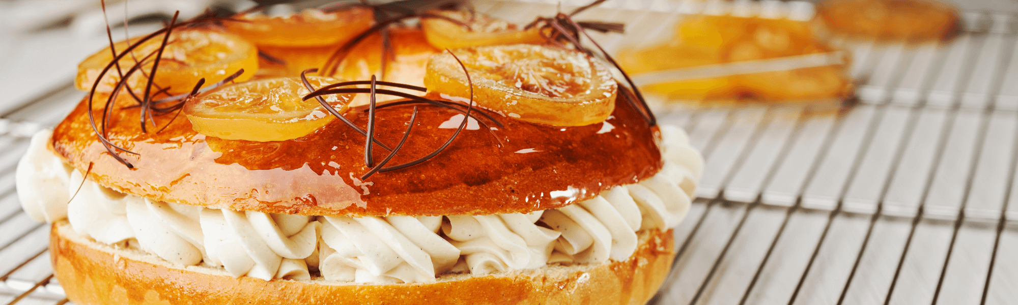 Wise men's ring with candied lemon and white chocolate