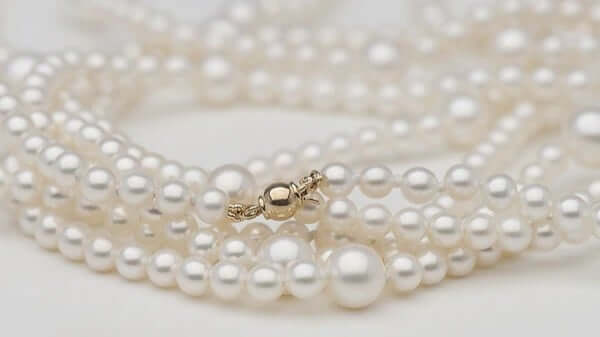 Hisano Shepherd created a 100-inch rope of pearls