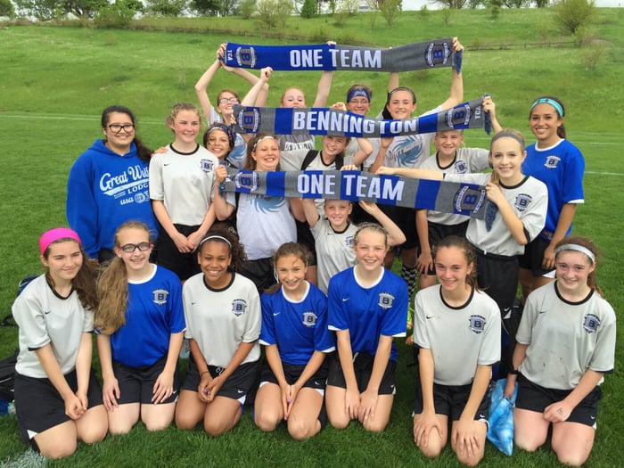 Top 7 Benefits of Using Custom Scarves for Team Fundraising