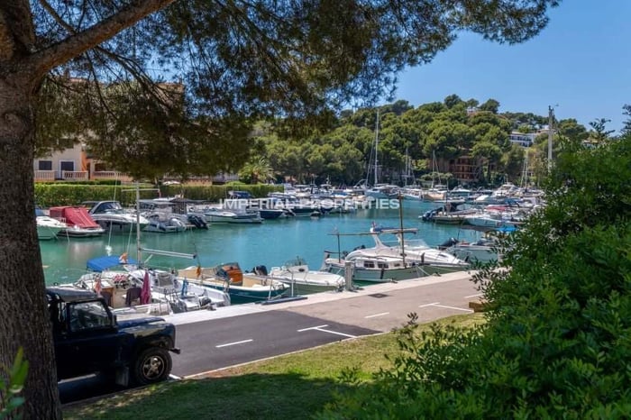 Frontlage Marina Villa Santa Ponsa: Sechs Schlafzimmer, Privater Pool und Ihr Eigenes Tor ans Wasser