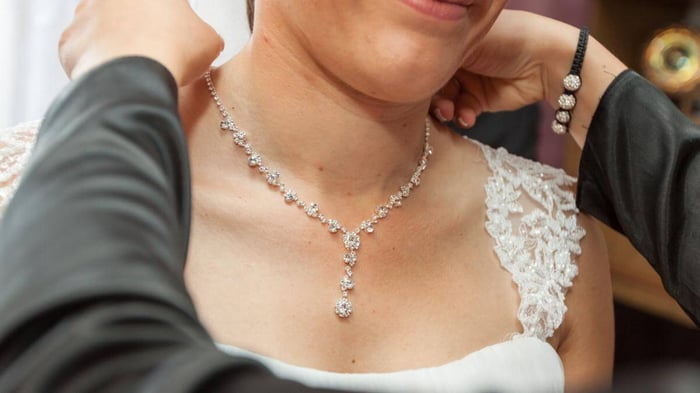 Your Wedding Dress And Bridal Jewellery – Match Them To Make An Impression