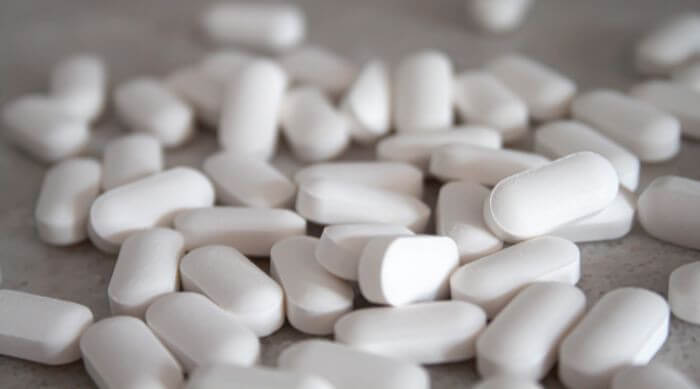 The Dos and Don'ts of Mixing Wine and Tylenol