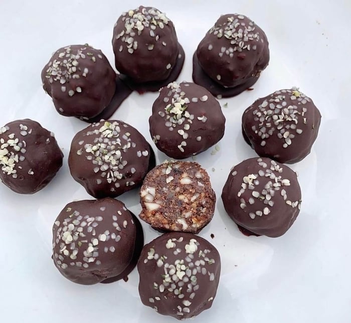 Chocolate Almond Energy Balls
