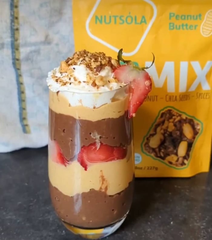 Peanut Butter Chocolate Oat Parfait