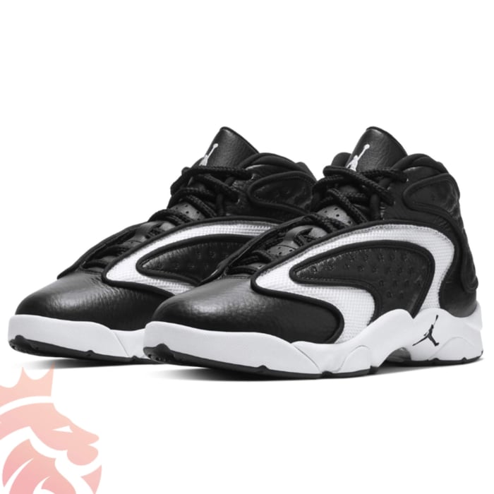 First Look: Women’s Air Jordan OG Black/White