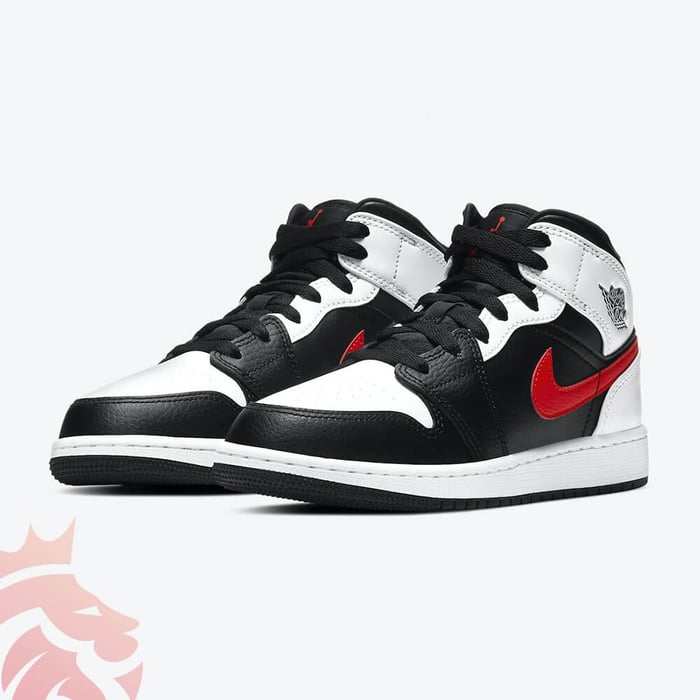 First Look: Air Jordan 1 Mid GS Appears “Bulls”