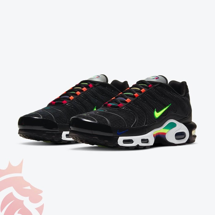 First Look: Nike Air Max Plus “Black Corduroy”