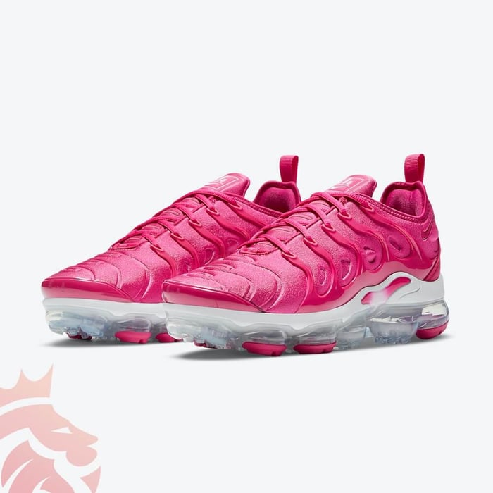 First Look: Nike Air VaporMax Plus “Hot Pink”