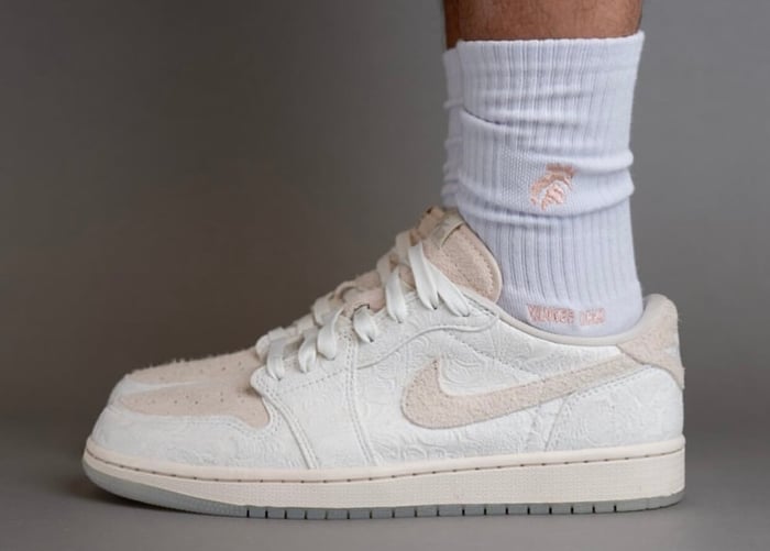 CHRIS PAUL X AIR JORDAN 1 LOW OG “GIVE THEM FLOWERS”