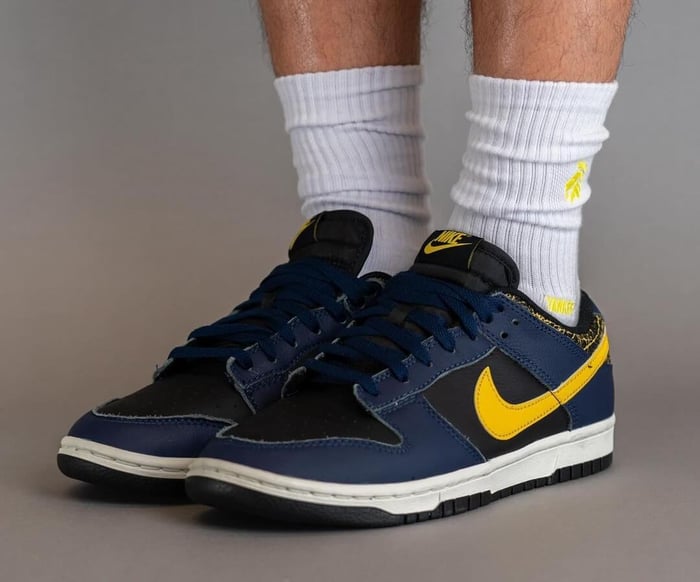 NIKE DUNK LOW VINTAGE “MICHIGAN”
