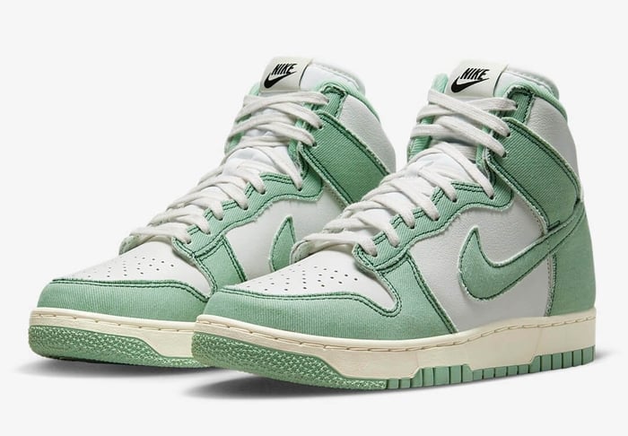 定価以下　箱傷み有NIKE DUNK HIGH \