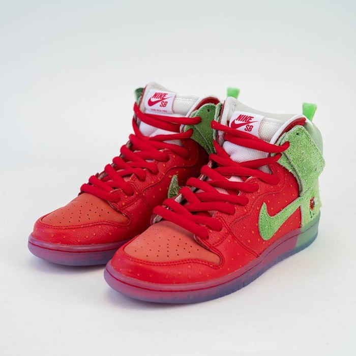 Nike SB Dunk High Strawberry Cough