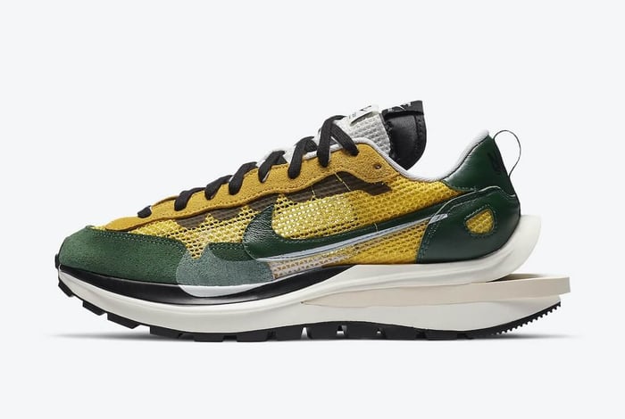 Nike Vaporwaffle sacai Tour Yellow Stadium Green
