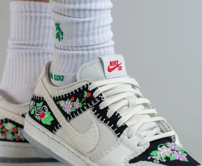 Nike SB Dunk Low Decon 