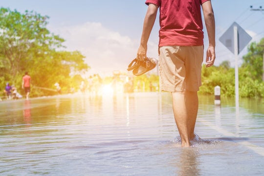 Flood Safety for Travellers. How to survive flooding.