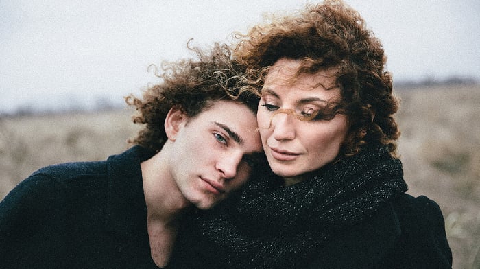 Trendfrisur: Die Dauerwelle – wie du bei deinen neuen Locken den Naturglanz erhalten* kannst.