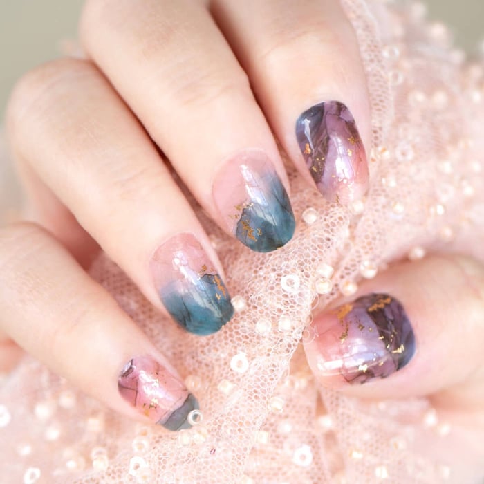 How to Create Your Own Marble Nails with No Tools & No Mess