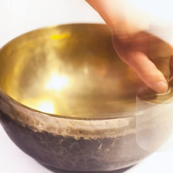 how to play singing bowls