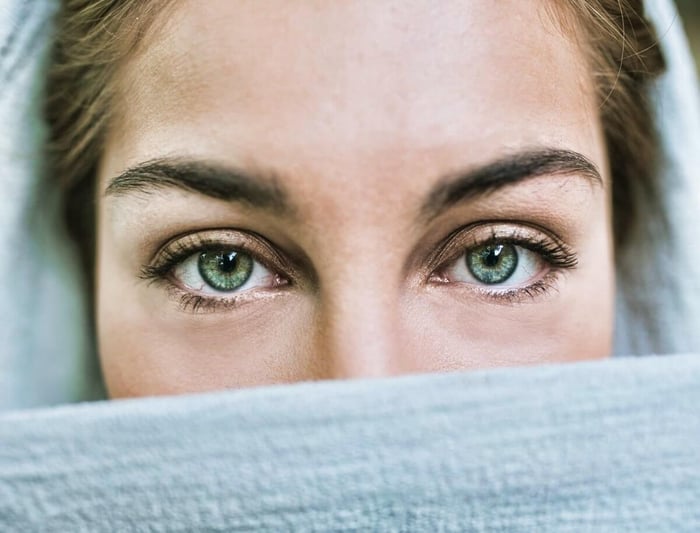 How long does it take for eyelashes to grow back? [ANSWERED]