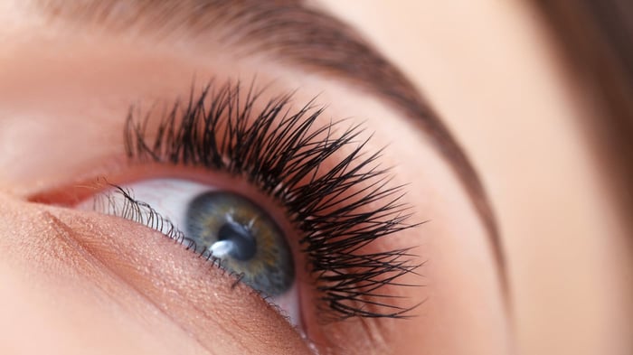 The Science Behind Eyelash Growth: How it Works