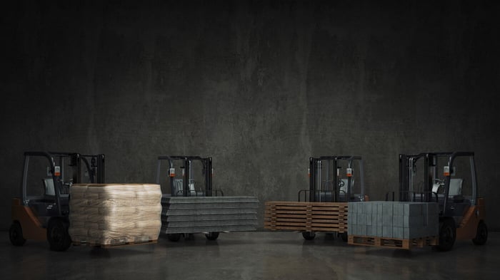 What to Pay Attention to When Picking a Forklift Dealer