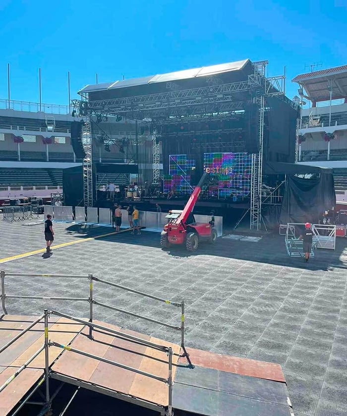 Entdecken Sie die MOSAIK HEAVY-Reihe: Robuste Rollplatten zum Schutz von Böden, auch wenn sie unregelmäßig sind.